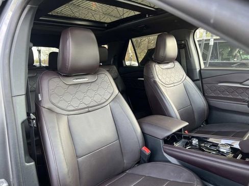 Used 2025 Ford Explorer Platinum w/ LUX Leather Package image 28