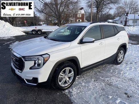 Used 2024 GMC Terrain SLE w/ Driver Convenience Package image 1