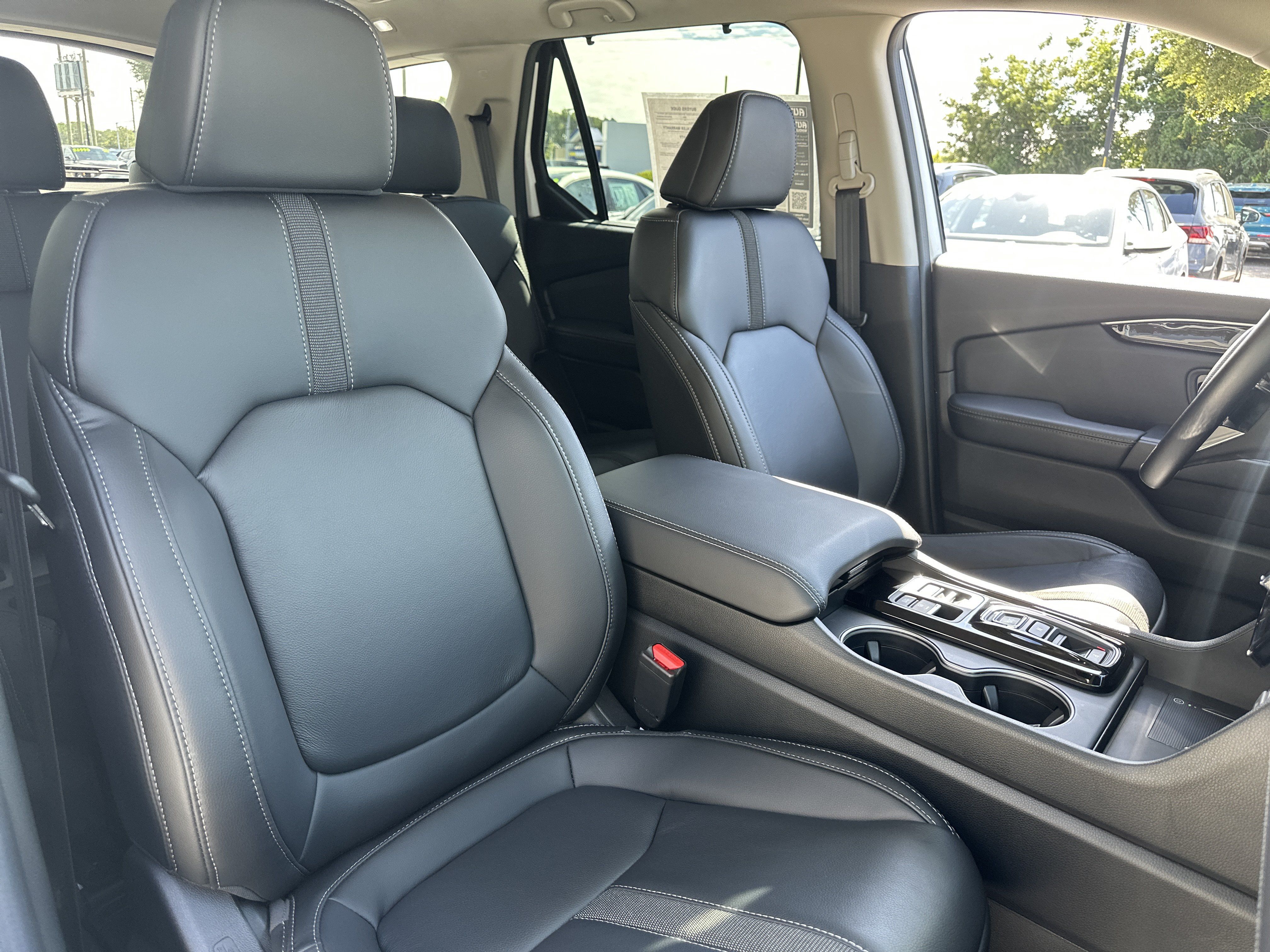 Used 2025 Honda Pilot Touring image 6