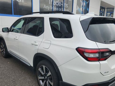 Used 2024 Honda Pilot Touring image 2
