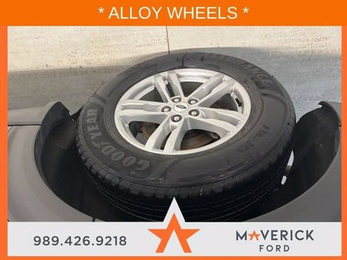 Used 2023 Ford Explorer XLT w/ Equipment Group 202A AWD/4WD image 37
