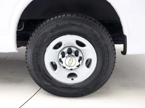 Used 2016 Chevrolet Express 3500 LT w/ LT Preferred Equipment Group RWD image 27