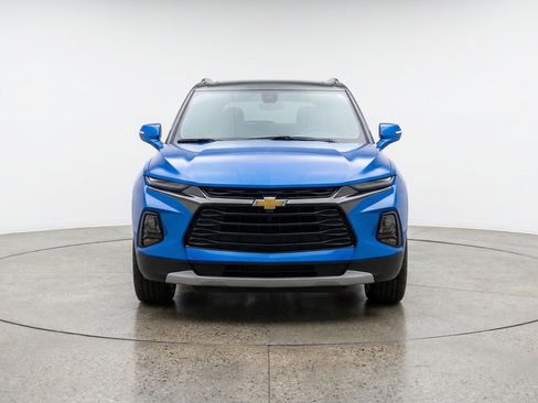 Used 2025 Chevrolet Blazer LT image 2