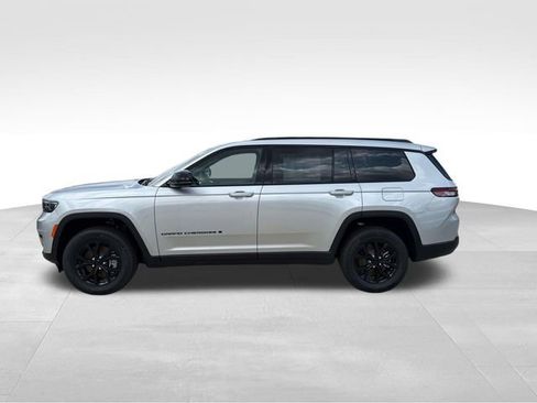 New 2025 Jeep Grand Cherokee L Altitude RWD image 23