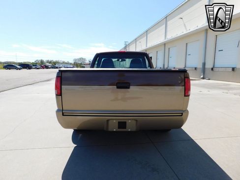 Used 2000 Chevrolet S10 Pickup LS w/ Preferred Equipment Group image 26