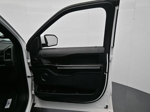 Used 2021 Ford Expedition Max XLT image 27