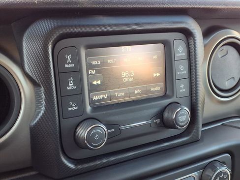 Used 2018 Jeep Wrangler Sport image 4