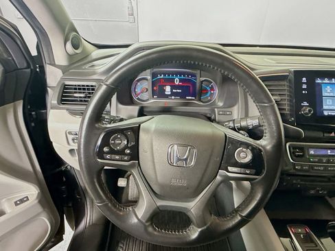 Used 2022 Honda Pilot Touring image 11