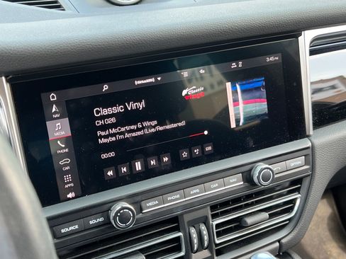 Certified 2020 Porsche Macan image 25