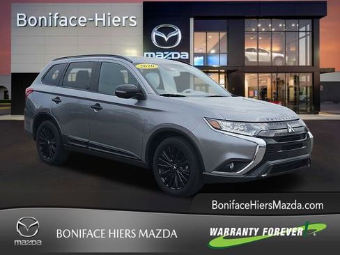 Used 2020 Mitsubishi Outlander SE image 1