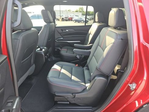 Used 2024 Chevrolet Traverse RS w/ LPO, Floor Liner Package FWD image 17