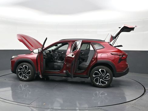 Used 2024 Chevrolet Trax RS FWD image 30