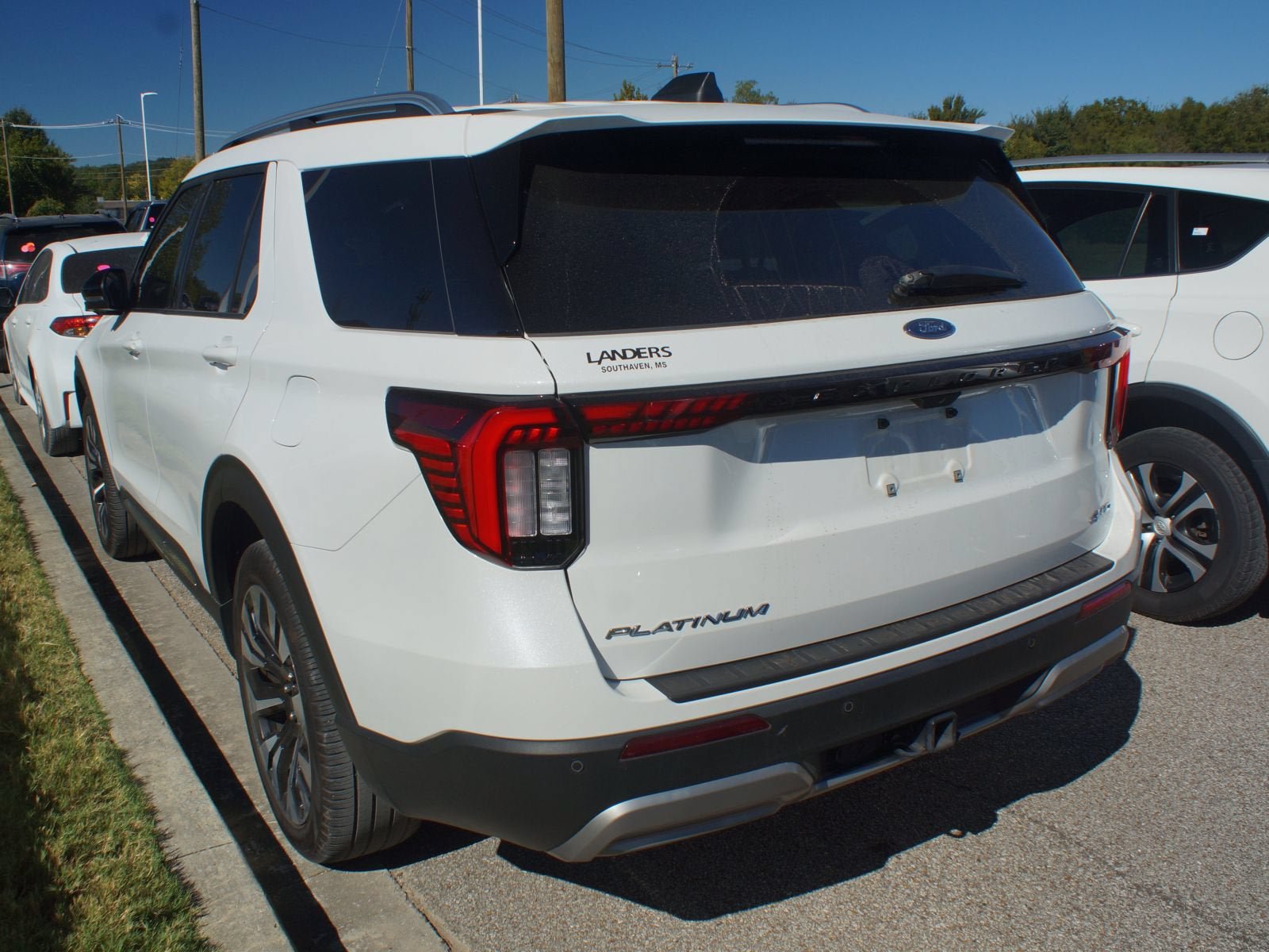 Used 2025 Ford Explorer Platinum w/ LUX Leather Package AWD/4WD image 3