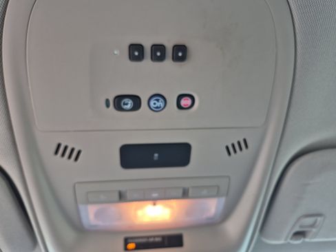 Used 2015 Chevrolet Volt FWD image 31