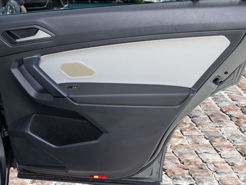 Used 2019 Volkswagen Tiguan SEL image 15