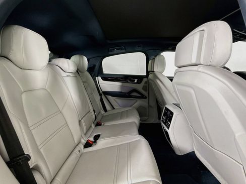 Certified 2023 Porsche Cayenne Coupe AWD/4WD image 37