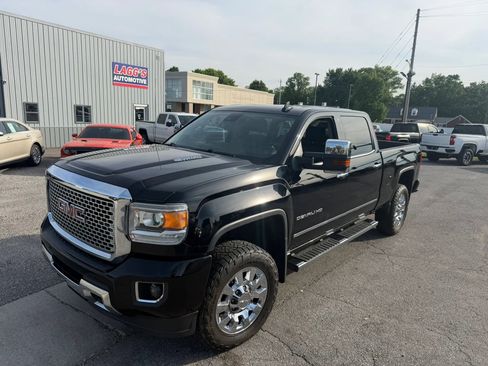 Used 2016 GMC Sierra 2500 Denali w/ Duramax Plus Package AWD/4WD image 2