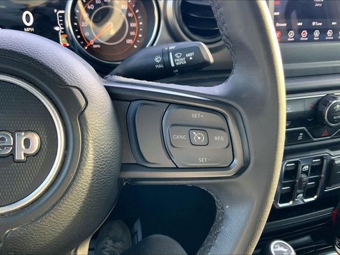 Used 2023 Jeep Gladiator Sport image 17