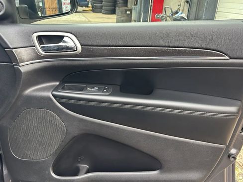 Used 2018 Jeep Grand Cherokee Limited image 10
