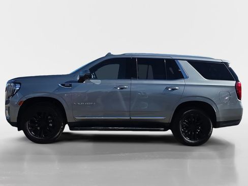 Used 2023 GMC Yukon SLT w/ SLT Luxury Package image 2