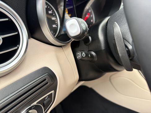 Used 2022 Mercedes-Benz GLC 300 4MATIC image 17