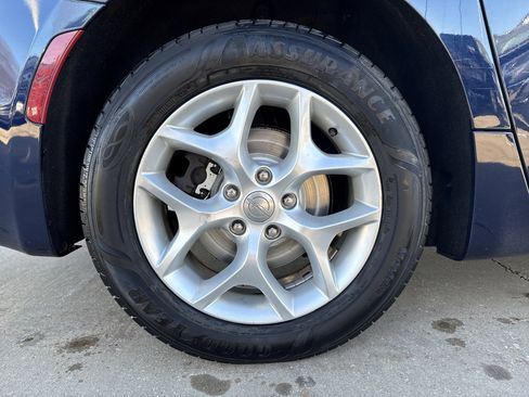 Used 2017 Chrysler Pacifica Touring Plus w/ Tire & Wheel Group image 9