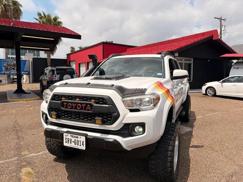 Used 2019 Toyota Tacoma SR5 RWD image 4