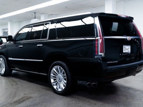 Used 2019 Cadillac Escalade ESV Platinum image 4