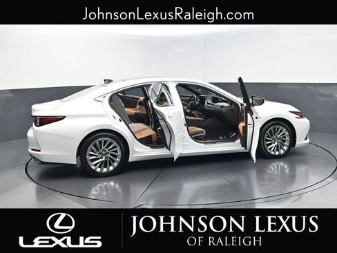 Used 2019 Lexus ES 350 Ultra Luxury w/ Accessory Package FWD image 32