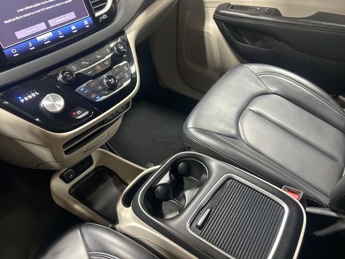 Certified 2023 Chrysler Pacifica Touring-L FWD image 29