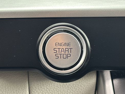 Used 2024 Kia Carnival LX image 30