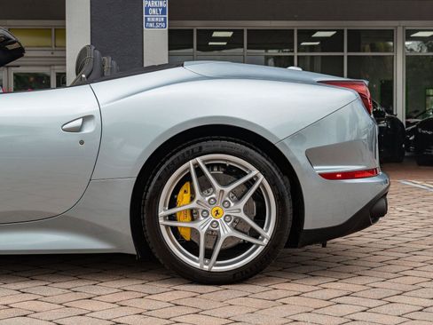 Used 2016 Ferrari California T RWD image 41
