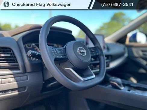 Used 2023 Nissan Rogue SV AWD/4WD image 18
