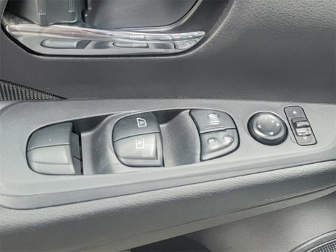 Certified 2024 Nissan Kicks SV image 30