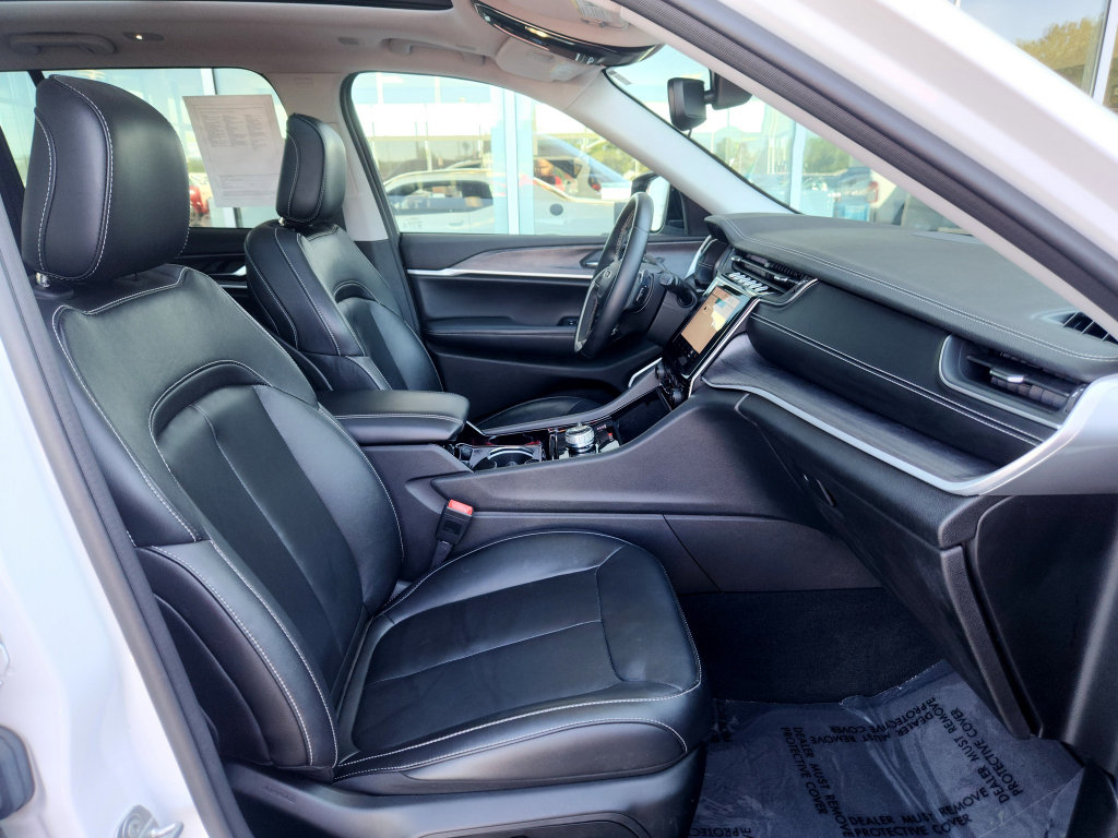 Used 2022 Jeep Grand Cherokee Limited AWD/4WD image 39