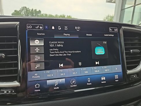Used 2023 Chrysler Pacifica Touring-L FWD image 50