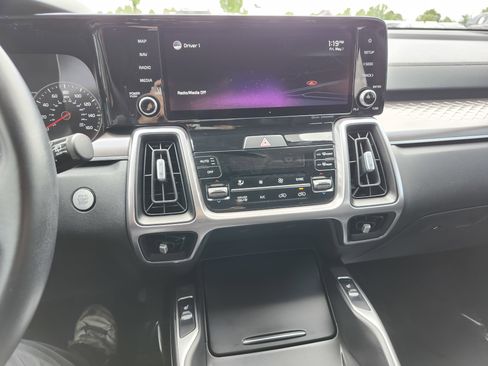 Used 2022 Kia Sorento S FWD image 33