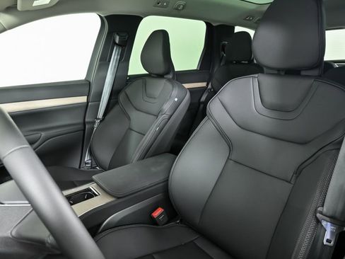 New 2025 Volvo EX90 Plus w/ Protection Package Premier image 6
