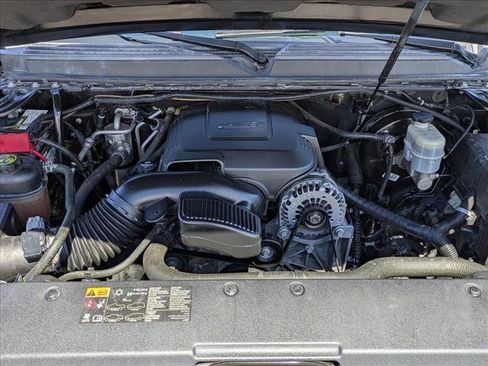 Used 2013 Cadillac Escalade Premium RWD image 25
