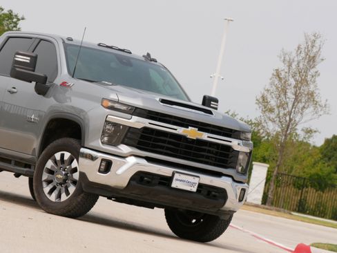 Used 2025 Chevrolet Silverado 2500 LT w/ Texas Edition AWD/4WD image 37