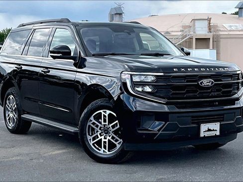 Used 2025 Ford Expedition Active AWD/4WD image 36