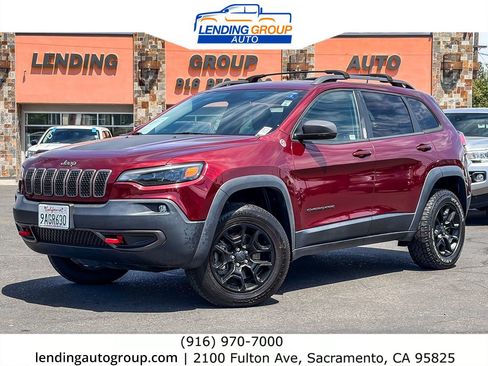 Used 2019 Jeep Cherokee Trailhawk AWD/4WD image 1