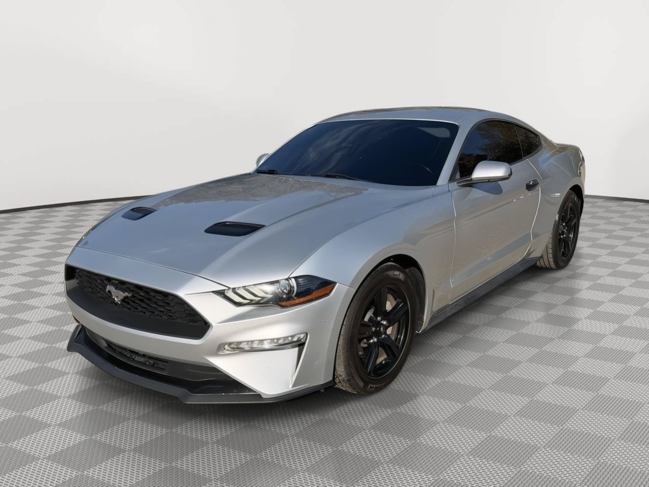 Used 2018 Ford Mustang Coupe RWD image 3