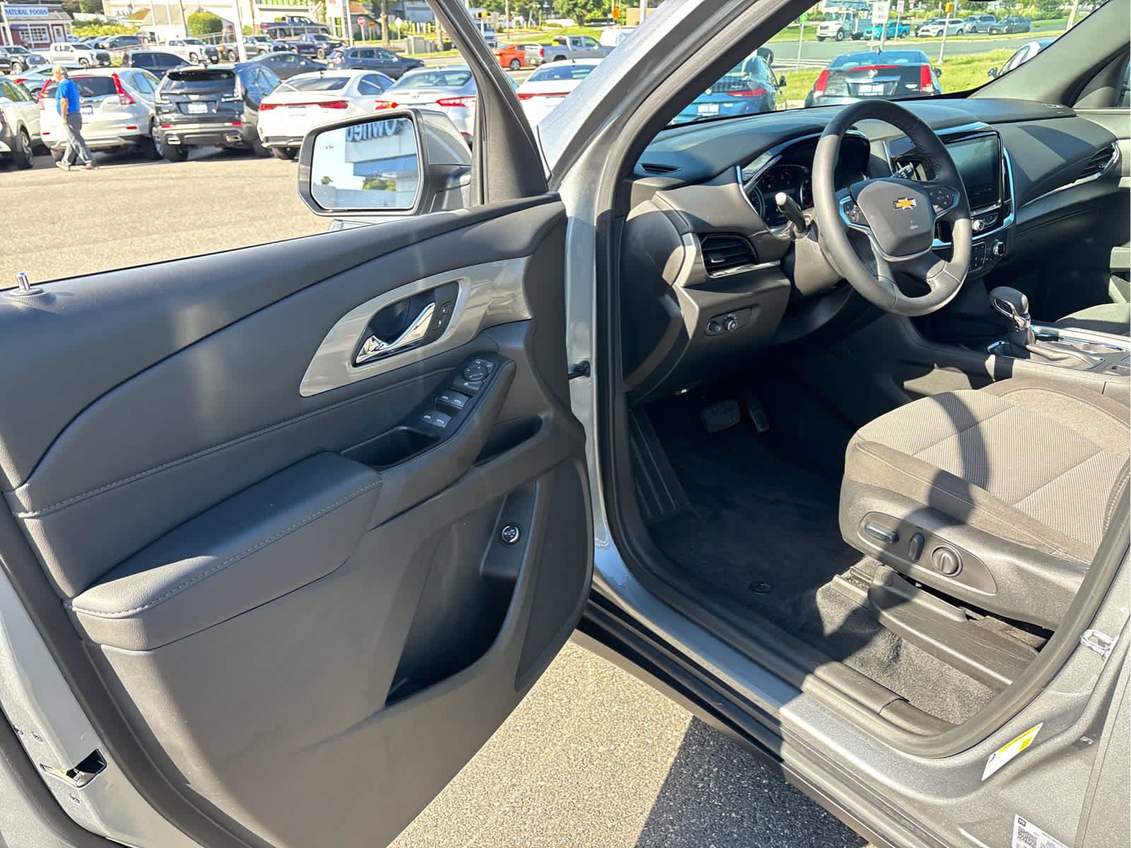 Certified 2023 Chevrolet Traverse LT FWD image 8