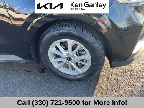 Certified 2024 Kia Carnival LX image 22