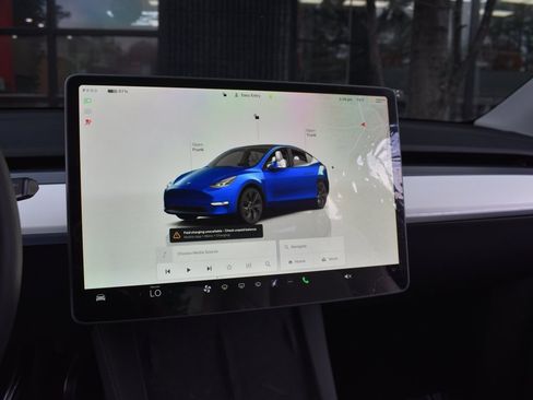 Used 2024 Tesla Model Y Long Range image 16