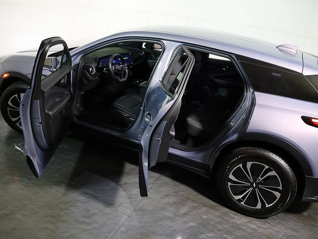 Used 2025 Chevrolet Blazer EV LT FWD image 5