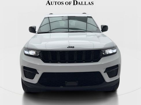 Used 2024 Jeep Grand Cherokee Altitude RWD image 3