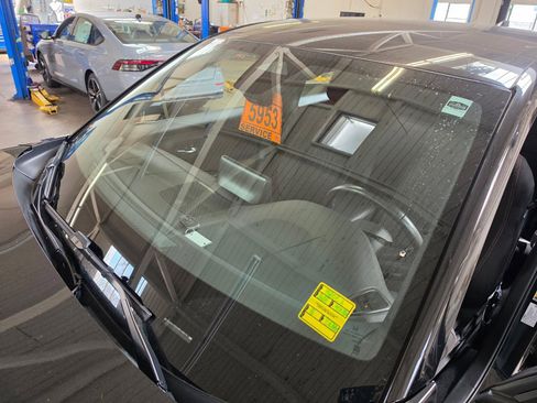 Used 2025 Honda HR-V Sport image 11