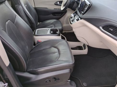 Used 2020 Chrysler Pacifica Limited w/ Tire & Wheel Group image 25